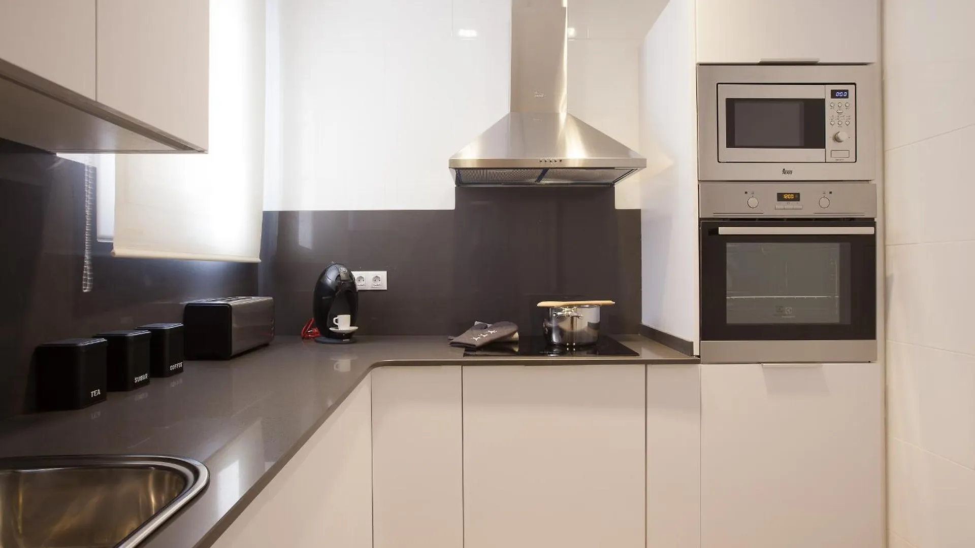 Click&Flat Seneca Suites برشلونة 0*,  إسبانيا