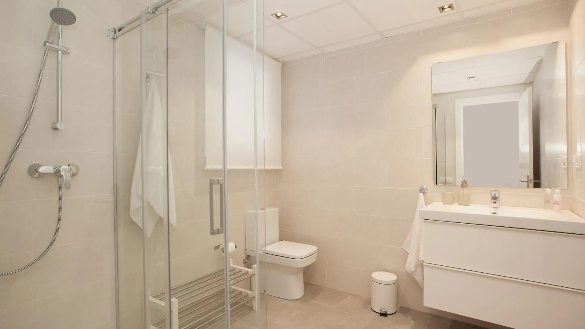 شقة Click&Flat Seneca Suites برشلونة إسبانيا