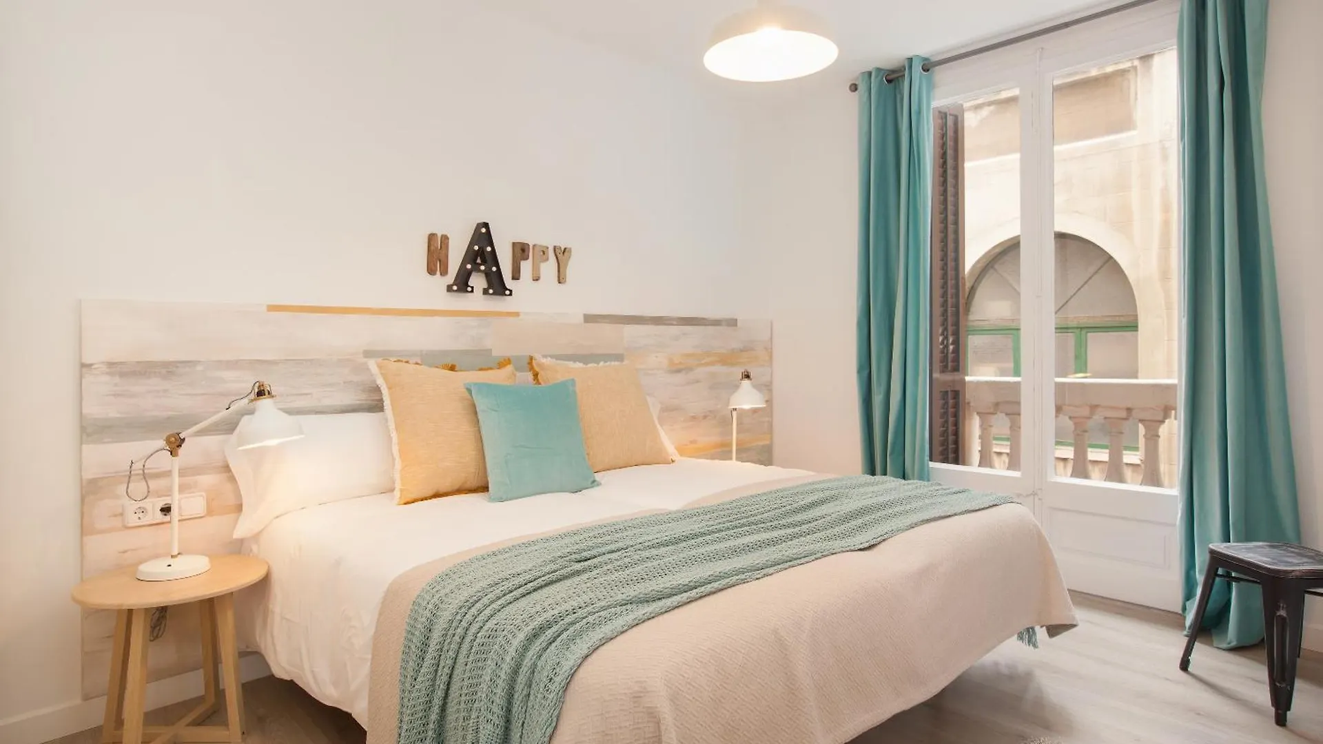 Click&Flat Seneca Suites برشلونة 0*,  إسبانيا