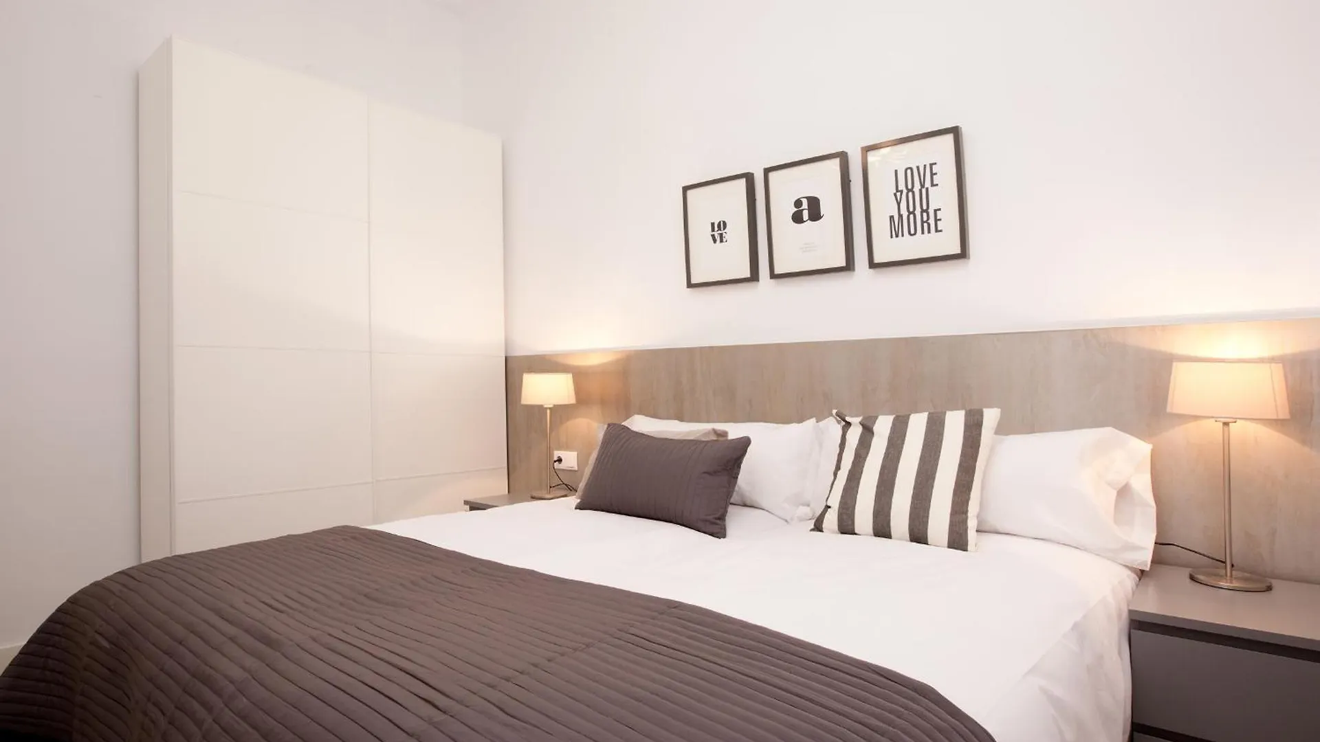 شقة Click&Flat Seneca Suites برشلونة إسبانيا
