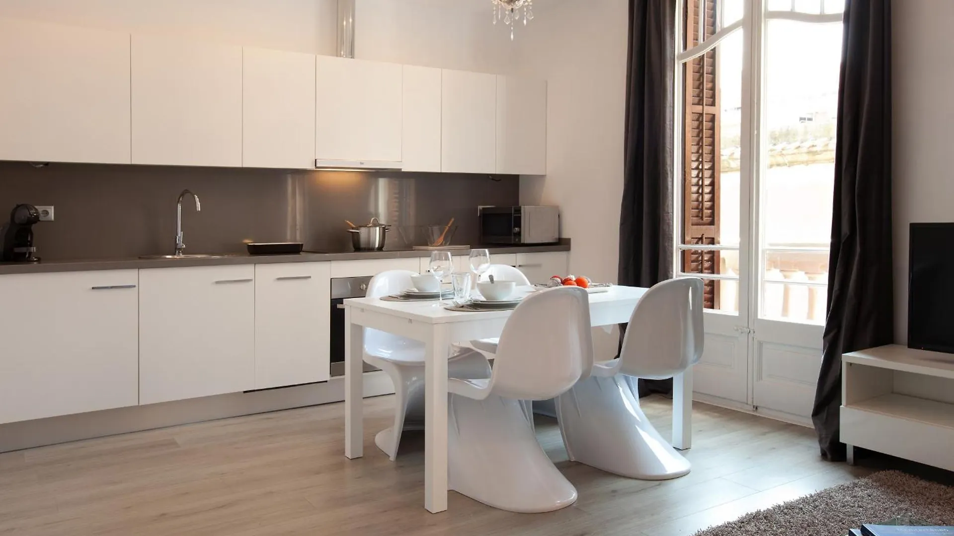 Click&Flat Seneca Suites برشلونة 0*,  إسبانيا