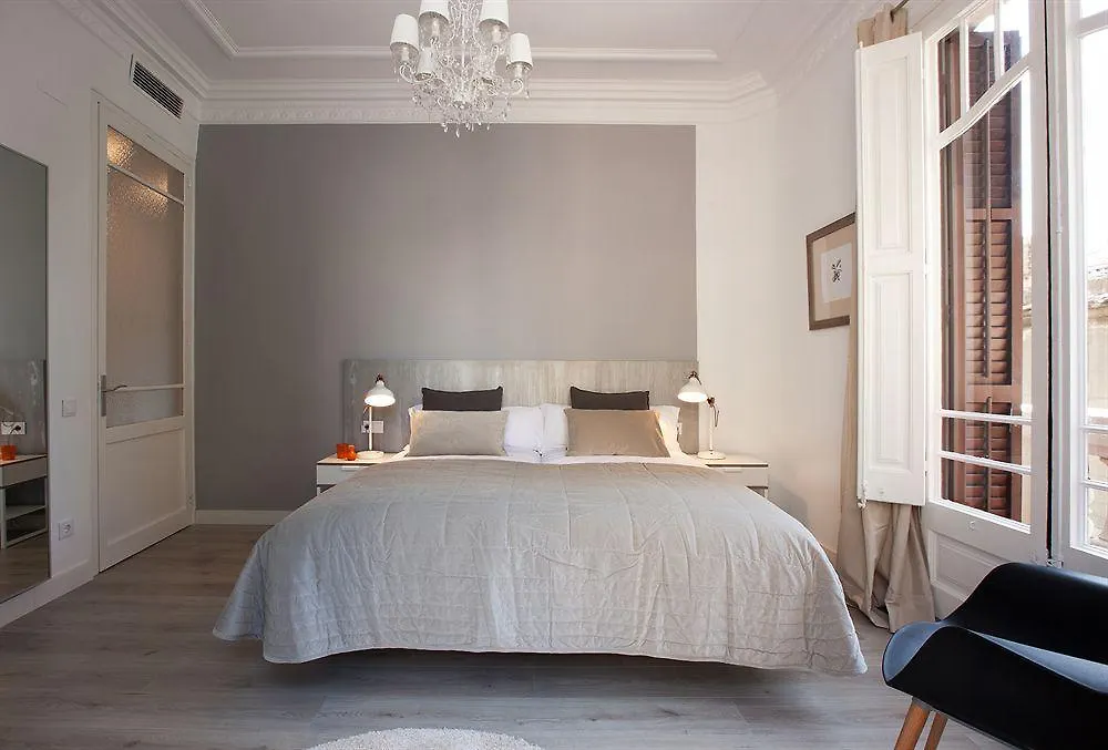 Click&Flat Seneca Suites برشلونة 0*,