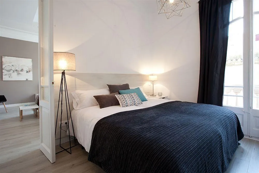 Click&Flat Seneca Suites برشلونة إسبانيا