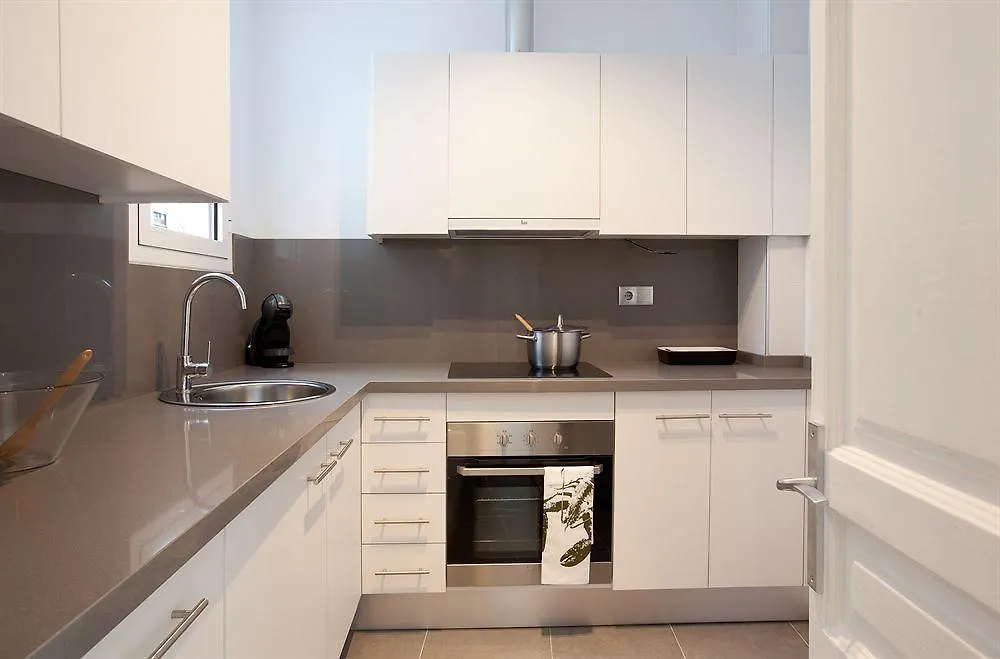 Click&Flat Seneca Suites Барселона Апартаменты