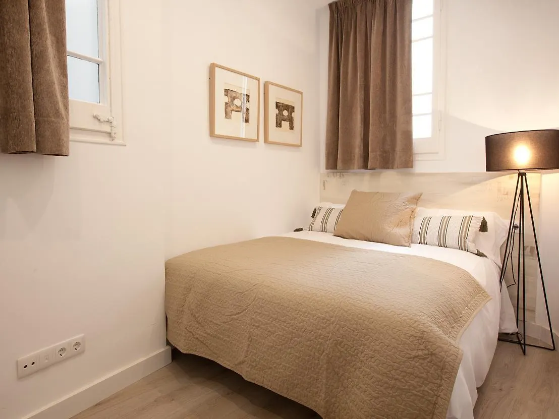Click&Flat Seneca Suites برشلونة 0*,  إسبانيا