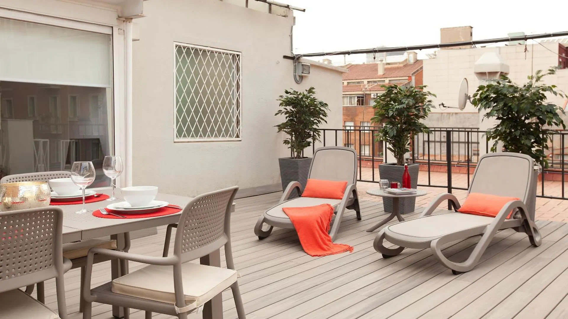 Click&Flat Seneca Suites Barcelona 0*,